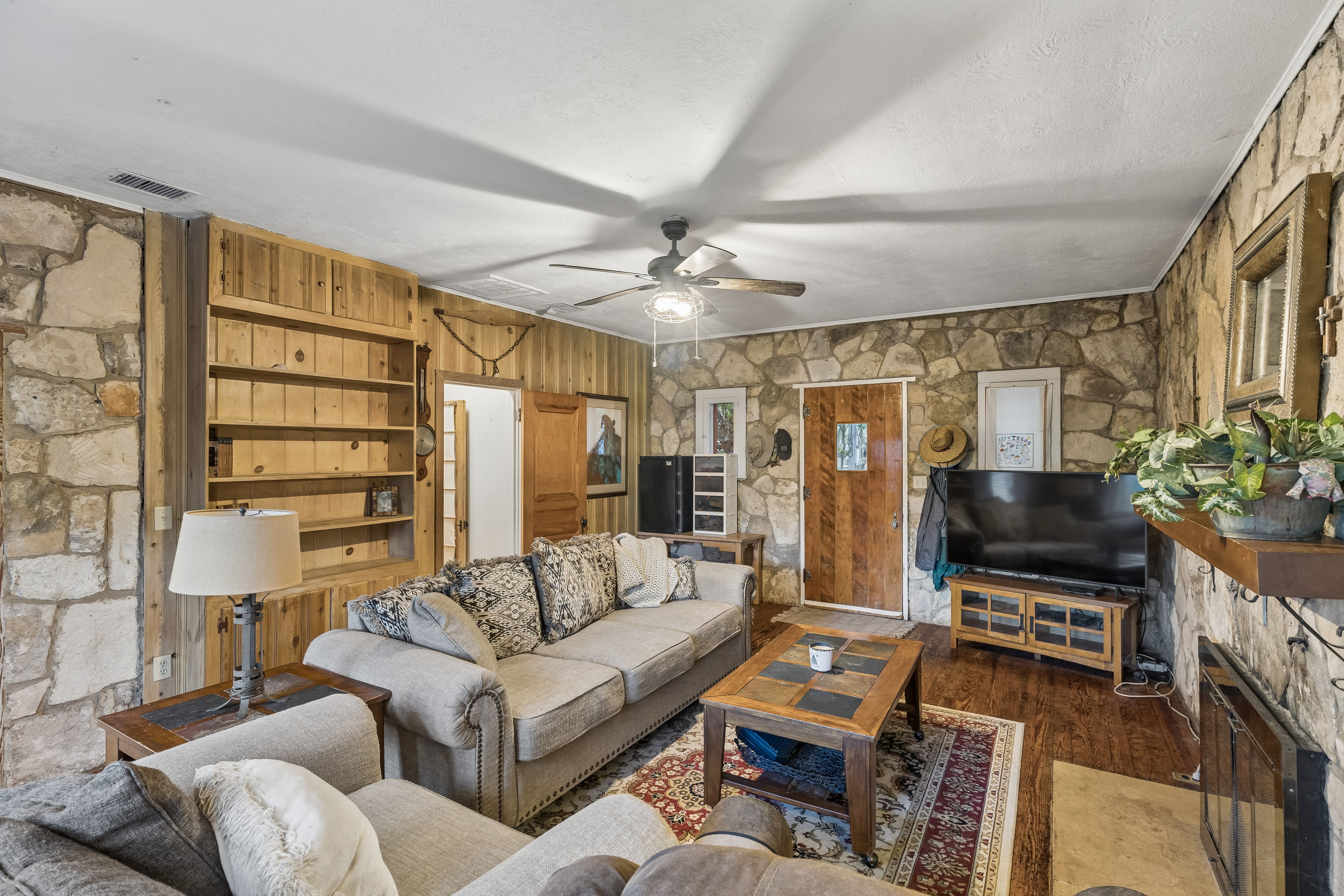  Spanish-Style Historic Woodland Retreat in Helotes - 物件實景