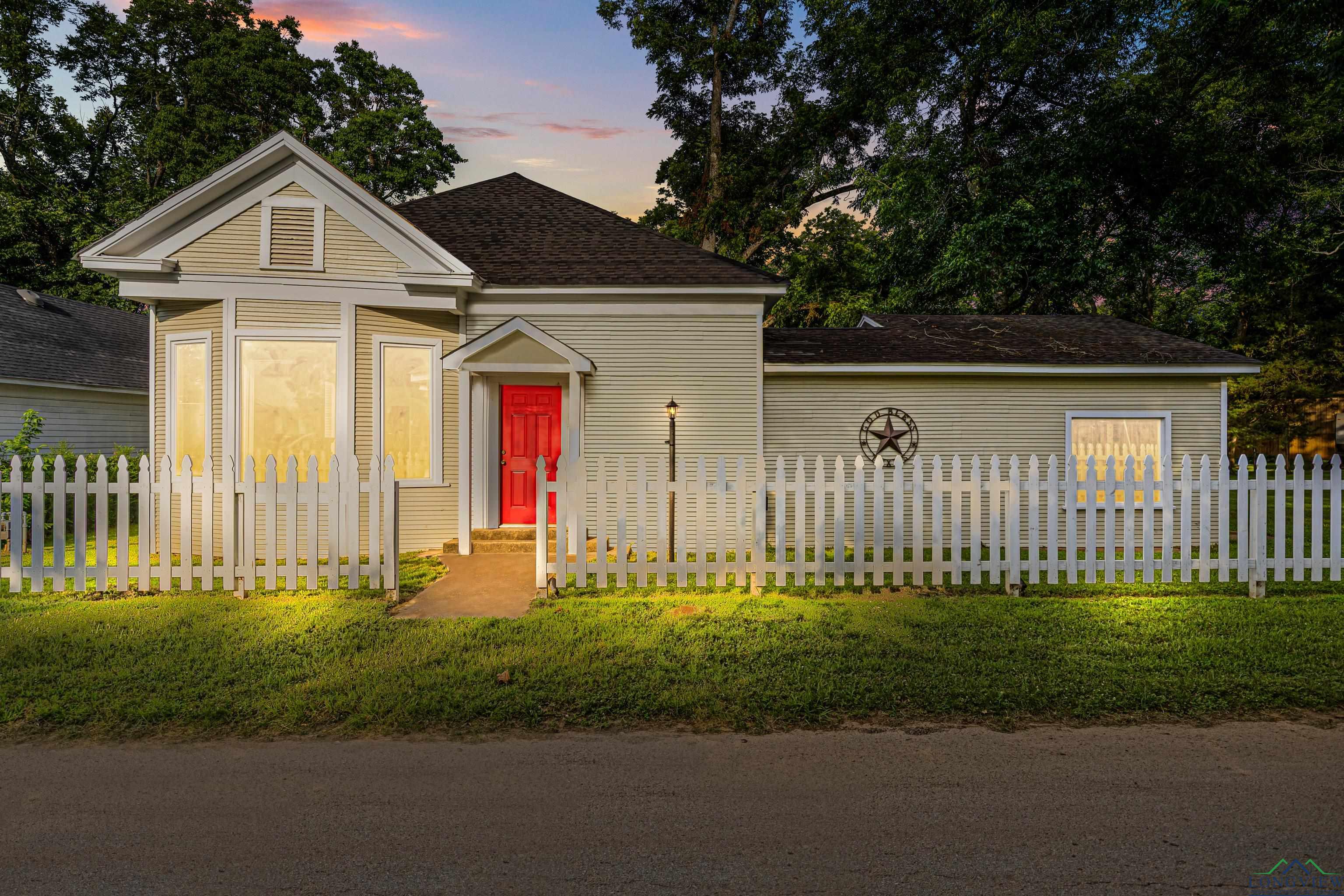 Jefferson, Texas, 75657, United States, 4 Bedrooms Bedrooms, ,5 BathroomsBathrooms,Residential,For Sale,1868474