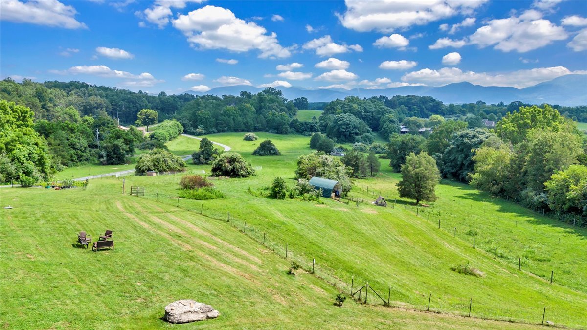 Buchanan, Virginia, 24066, United States, 5 Bedrooms Bedrooms, ,4 BathroomsBathrooms,Residential,For Sale,1900741