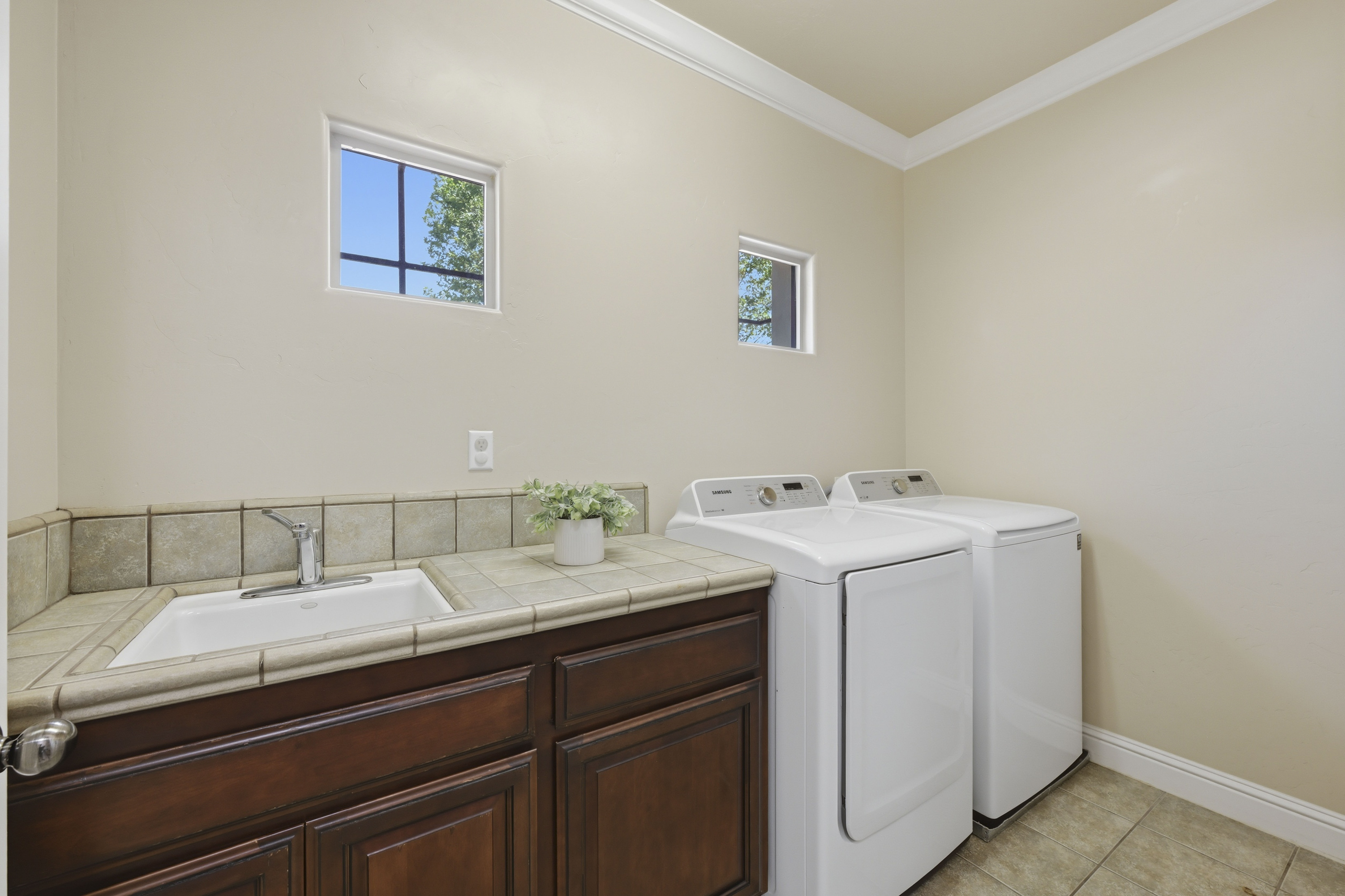  8587 Indianwood Lane, Roseville, CA 95747 - 物件實景