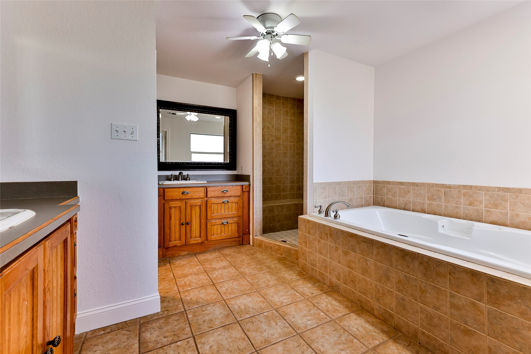 Weatherford, Texas, 76088, United States, 4 Bedrooms Bedrooms, ,3 BathroomsBathrooms,Residential,For Sale,1885521