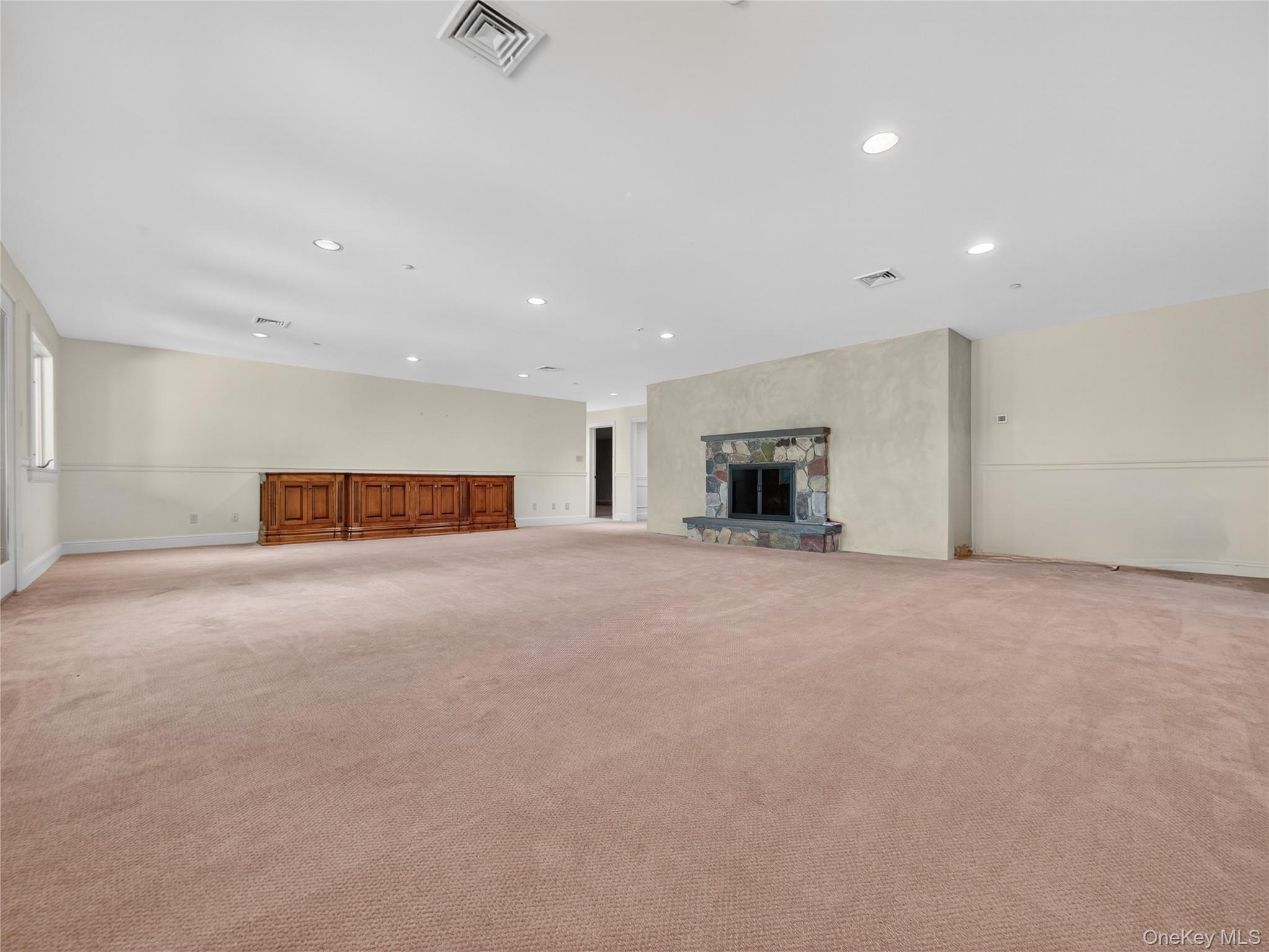 Sloatsburg, New York, 10974, United States, 5 Bedrooms Bedrooms, ,5 BathroomsBathrooms,Residential,For Sale,1982230