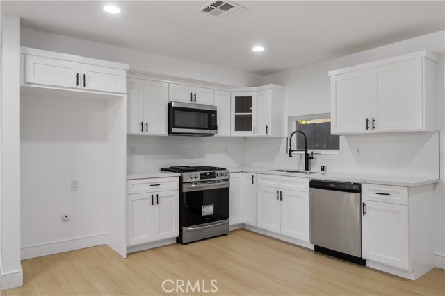 Los Angeles, California, 90016, United States, 7 Bedrooms Bedrooms, ,4 BathroomsBathrooms,Residential,For Sale,2006149