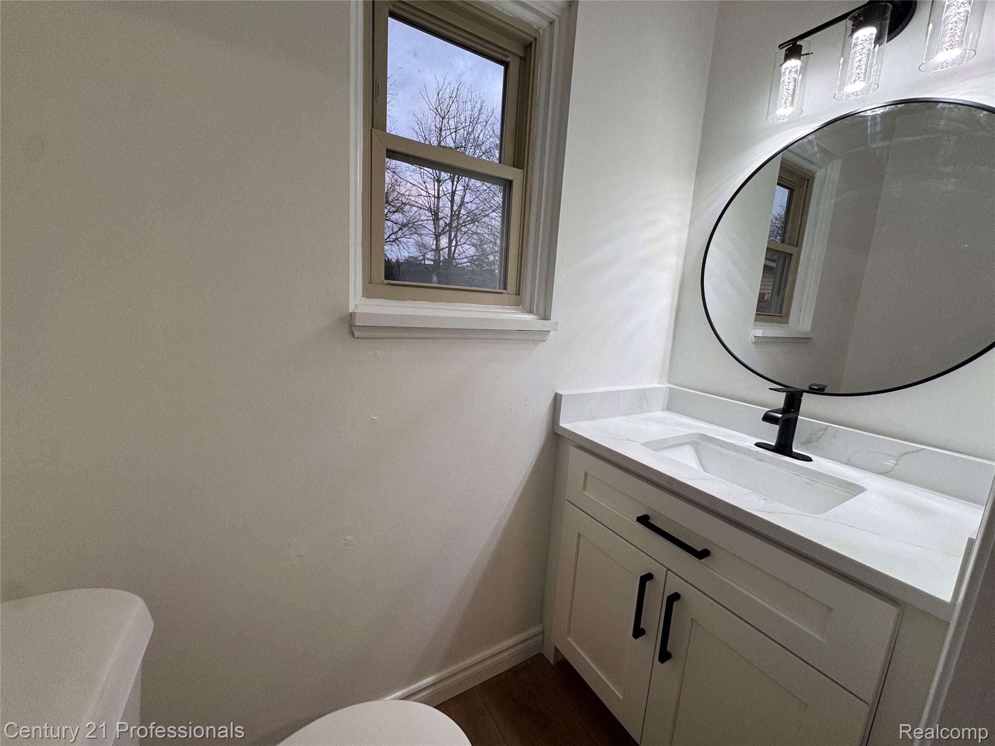 Troy, Michigan, 48085, United States, 4 Bedrooms Bedrooms, ,3 BathroomsBathrooms,Residential,For Sale,2009052