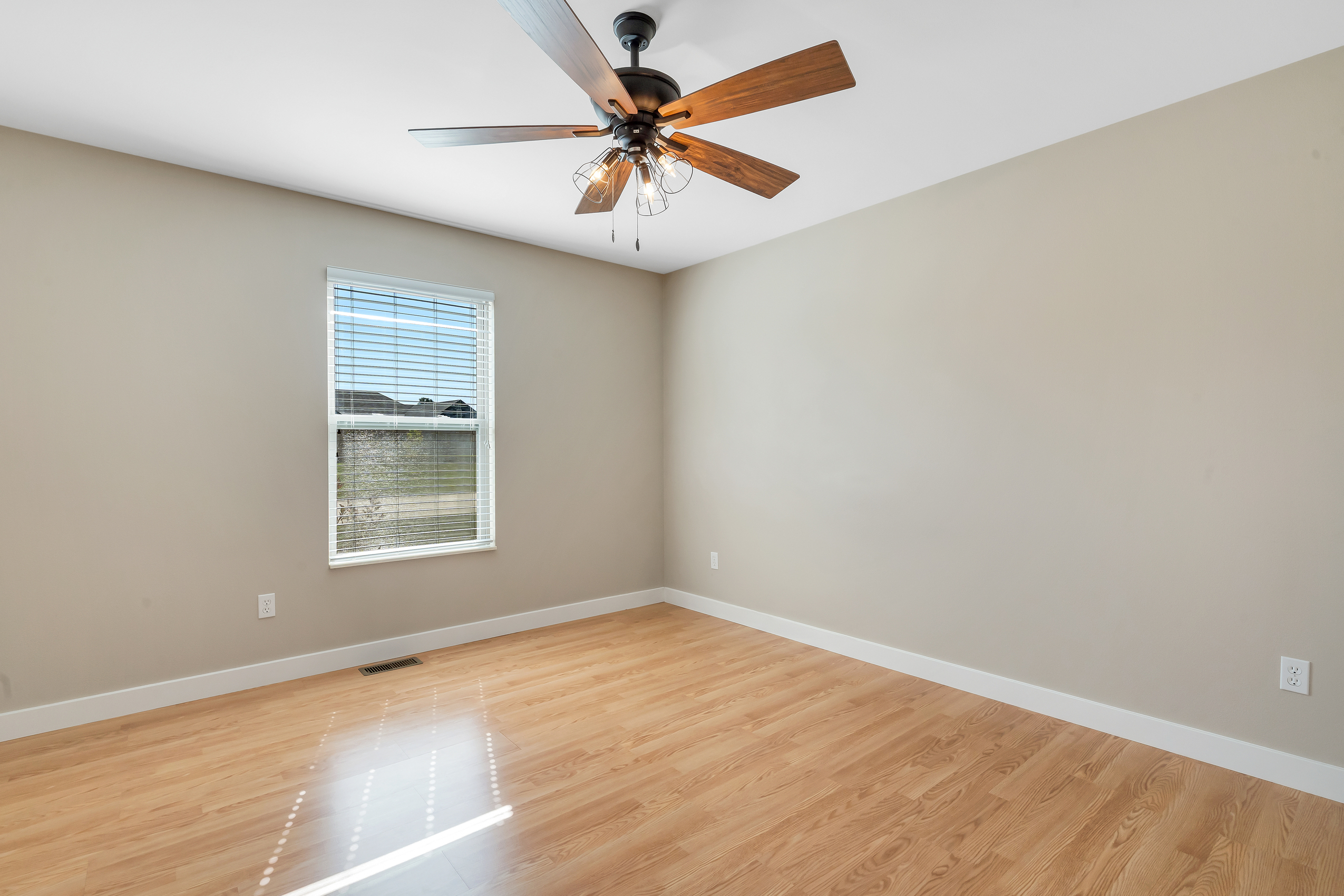 Waterloo, Illinois, 62298, United States, 5 Bedrooms Bedrooms, ,4 BathroomsBathrooms,Residential,For Sale,1978838