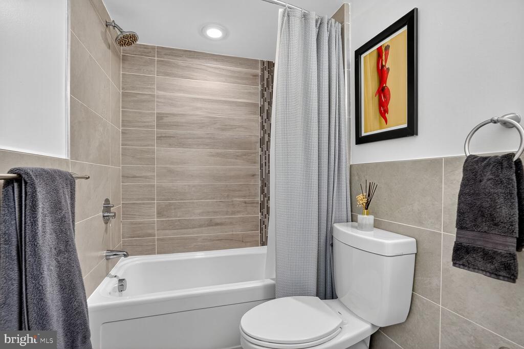 Washington, District of Columbia, 20010, United States, 2 Bedrooms Bedrooms, ,2 BathroomsBathrooms,Residential,For Sale,1975364