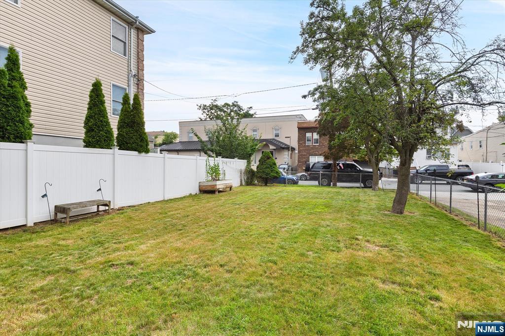 Lyndhurst, New Jersey, 07071, United States, 3 Bedrooms Bedrooms, ,2 BathroomsBathrooms,Residential,For Sale,1945012