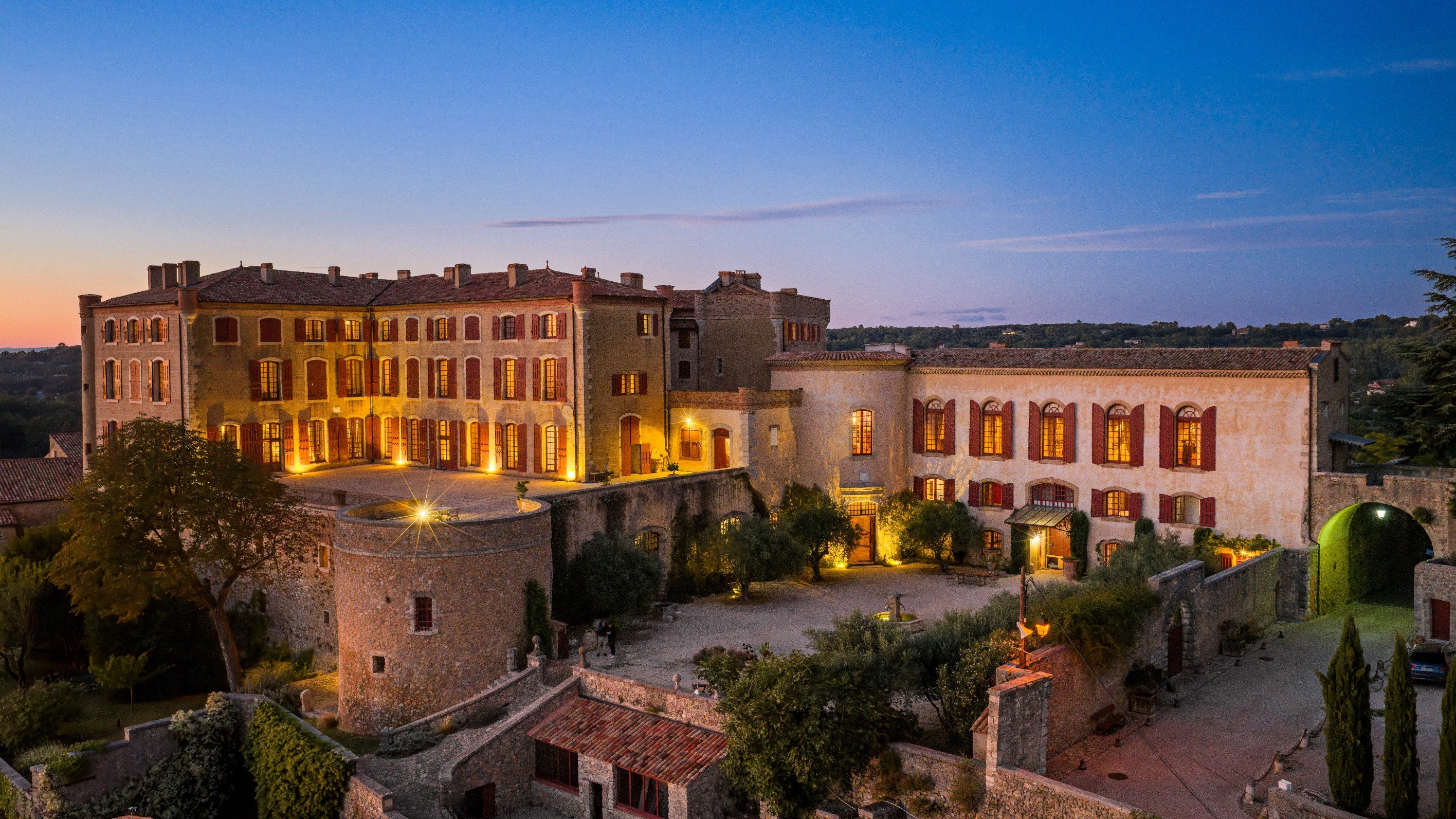  Exceptional Château in Provence – Elegance, History & Refinement - 物件實景