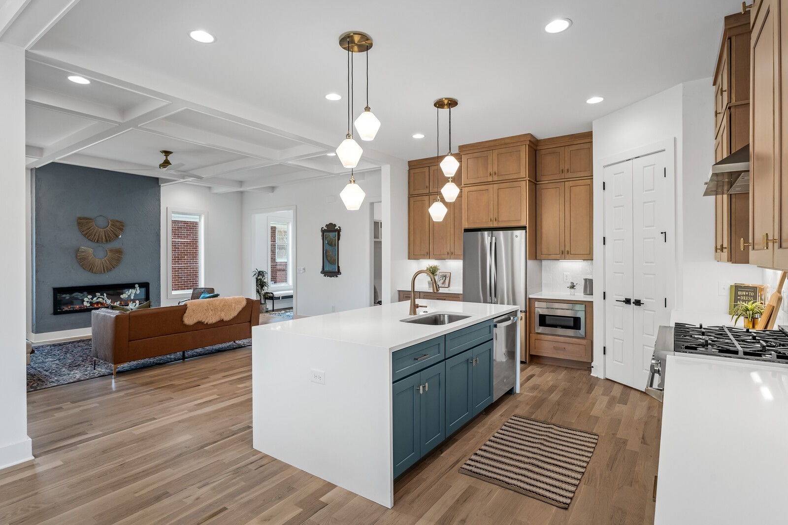 Nashville, Tennessee, 37206, United States, 4 Bedrooms Bedrooms, ,7 BathroomsBathrooms,Residential,For Sale,1989518