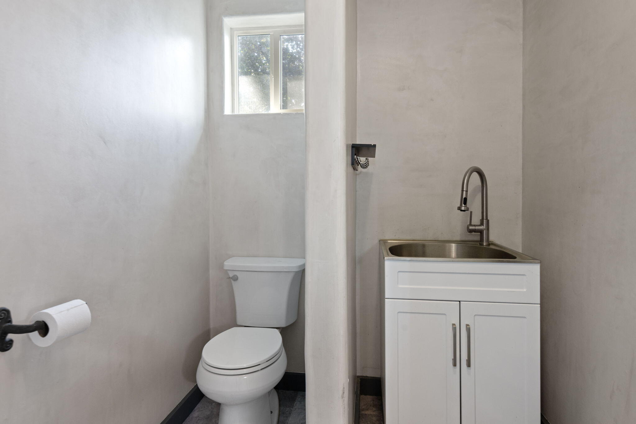 Bend, Oregon, 97701, United States, 3 Bedrooms Bedrooms, ,3 BathroomsBathrooms,Residential,For Sale,1898955