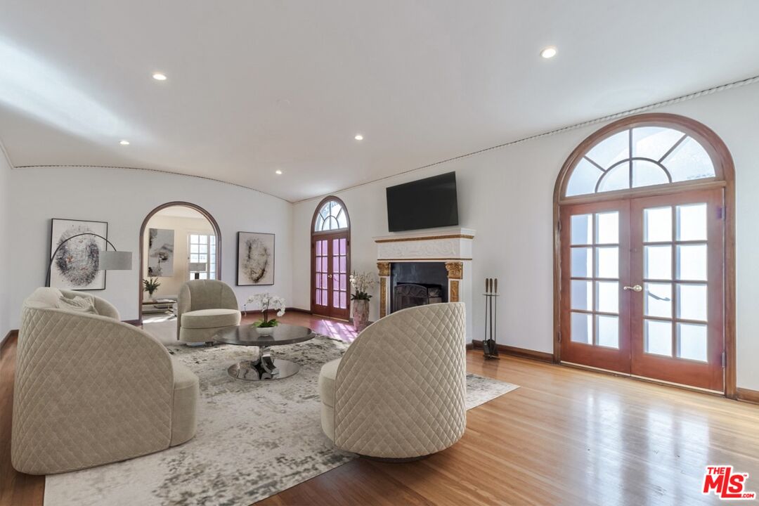 1232 Westchester Pl, Los Angeles, California, 90019, United States, 5 Bedrooms Bedrooms, ,5 BathroomsBathrooms,Residential,For Sale,1232 Westchester Pl,1662622