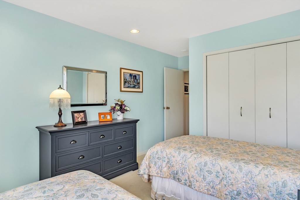 Cambridge, Massachusetts, 02141, United States, 2 Bedrooms Bedrooms, ,2 BathroomsBathrooms,Residential,For Sale,1913406
