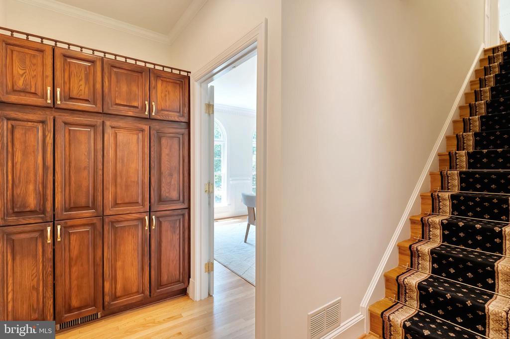 Great Falls, Virginia, 22066, United States, 5 Bedrooms Bedrooms, ,5 BathroomsBathrooms,Residential,For Sale,1900616