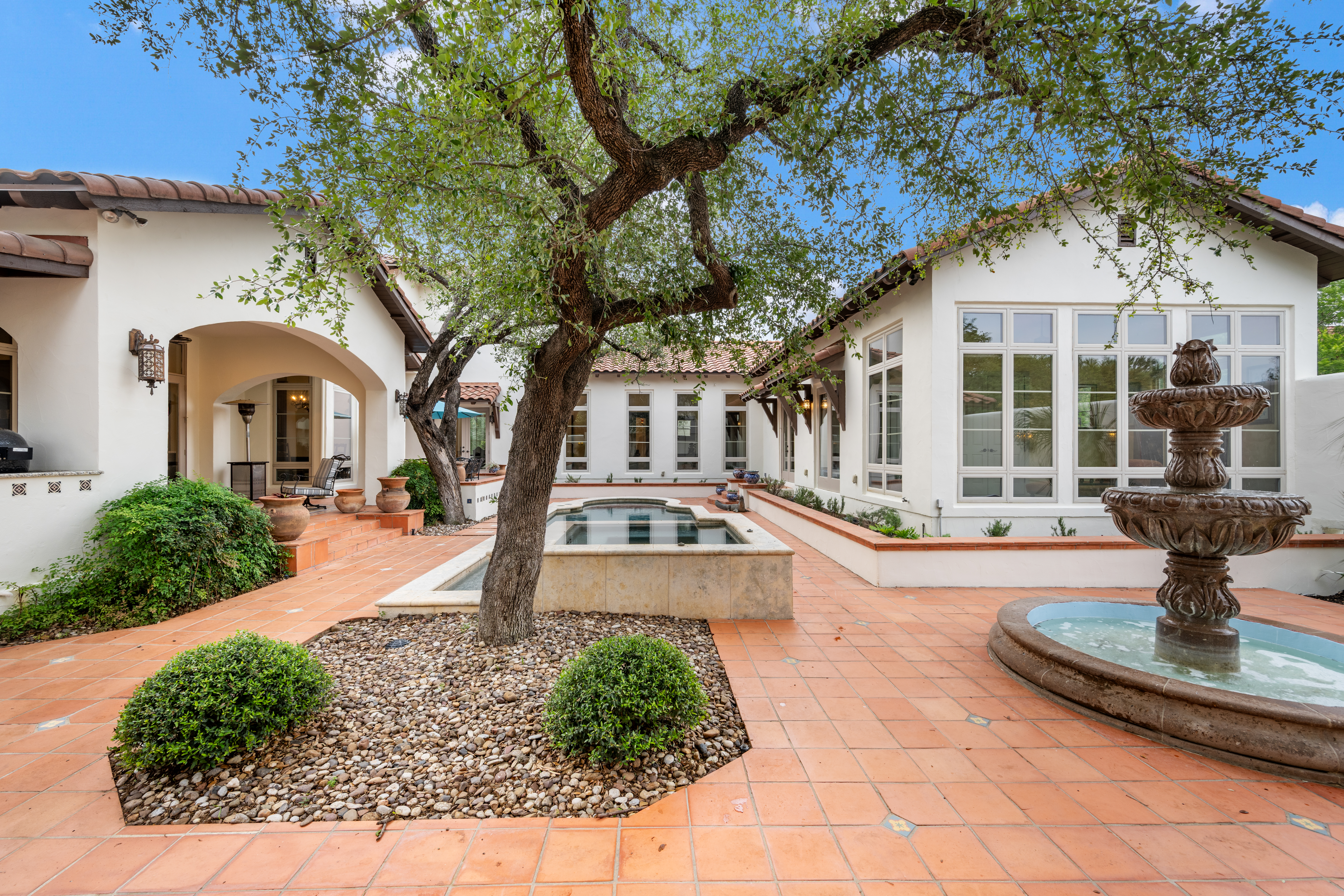  Custom Estate with Pool, Courtyard and Wine Room - 物件實景
