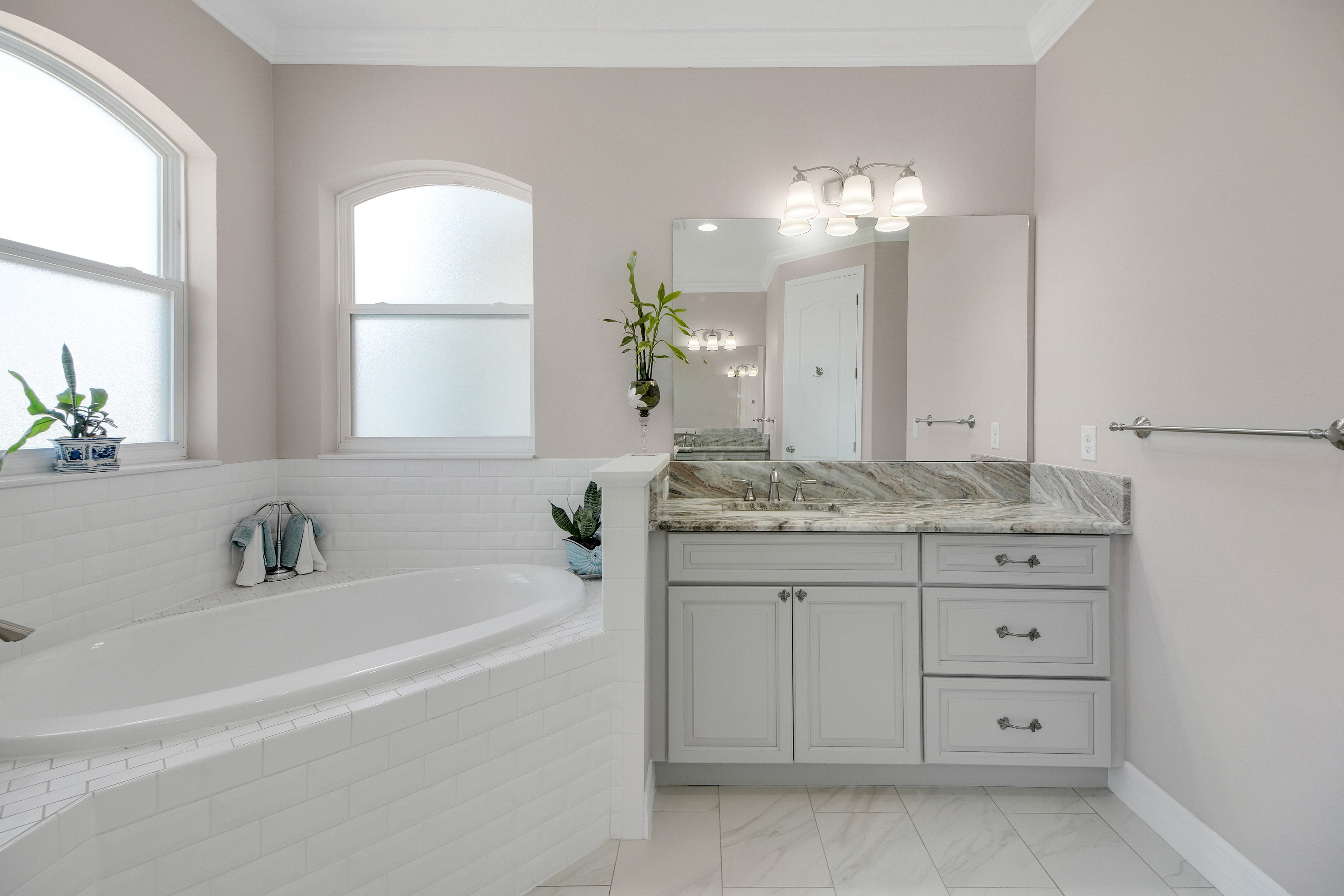 Lady Lake, Florida, 32159, United States, 4 Bedrooms Bedrooms, ,3 BathroomsBathrooms,Residential,For Sale,2005730