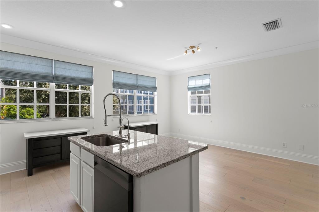 Tampa, Florida, 33602, United States, 3 Bedrooms Bedrooms, ,3 BathroomsBathrooms,Residential,For Sale,1902544