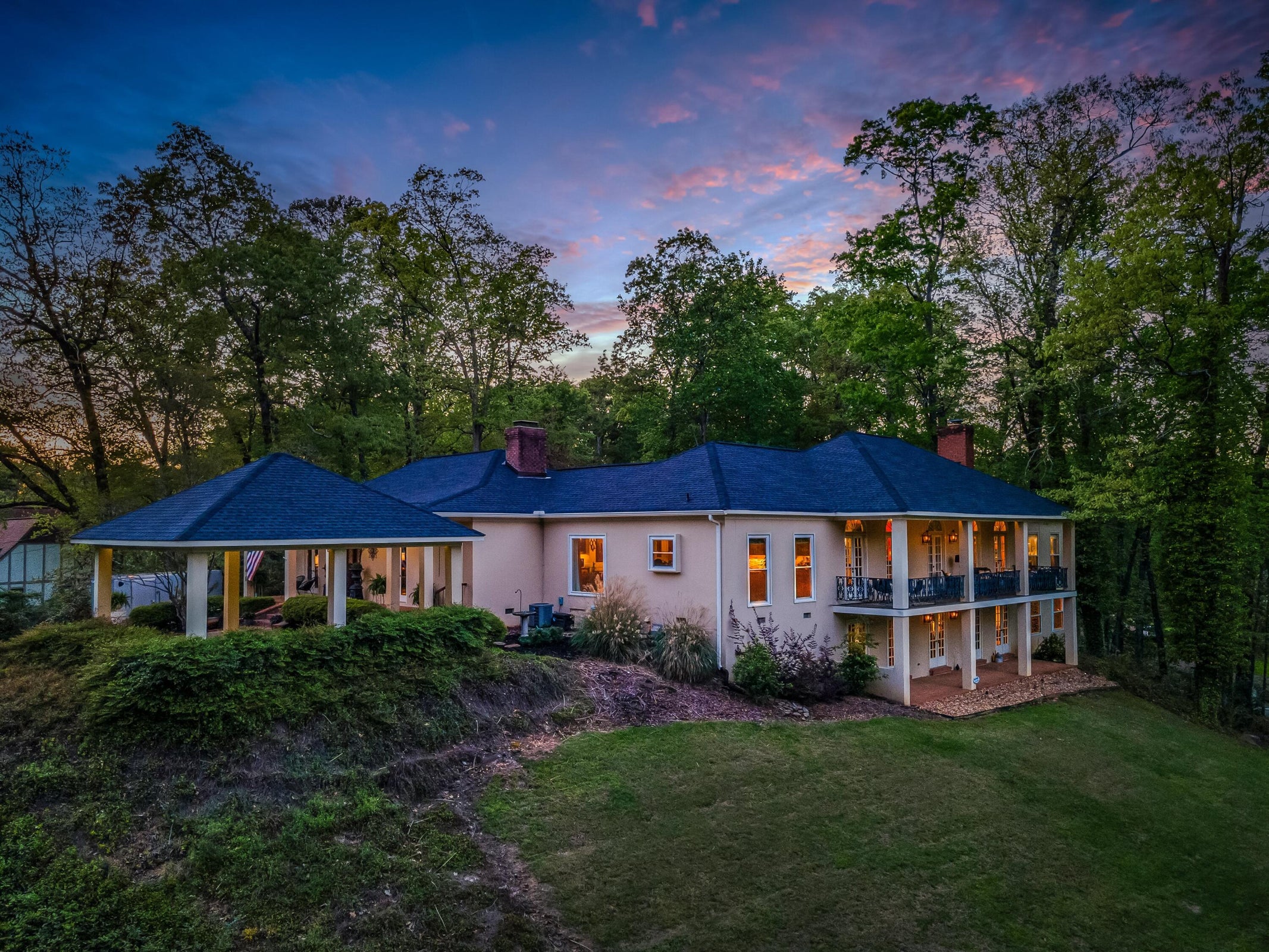 Columbus, Mississippi, 39705, United States, 4 Bedrooms Bedrooms, ,4 BathroomsBathrooms,Residential,For Sale,1976327