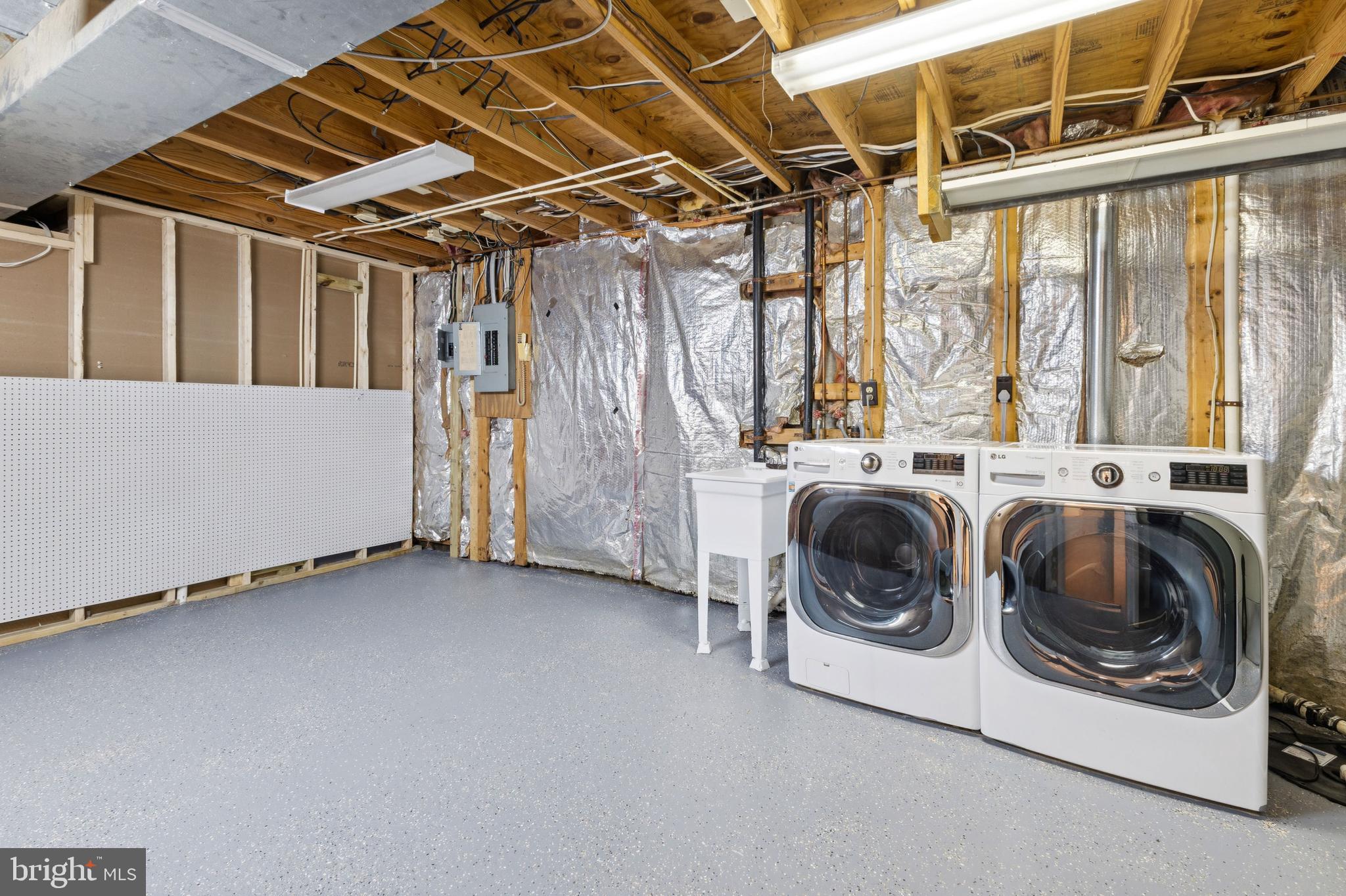 Woodbridge, Virginia, 22192, United States, 4 Bedrooms Bedrooms, ,4 BathroomsBathrooms,Residential,For Sale,1975493