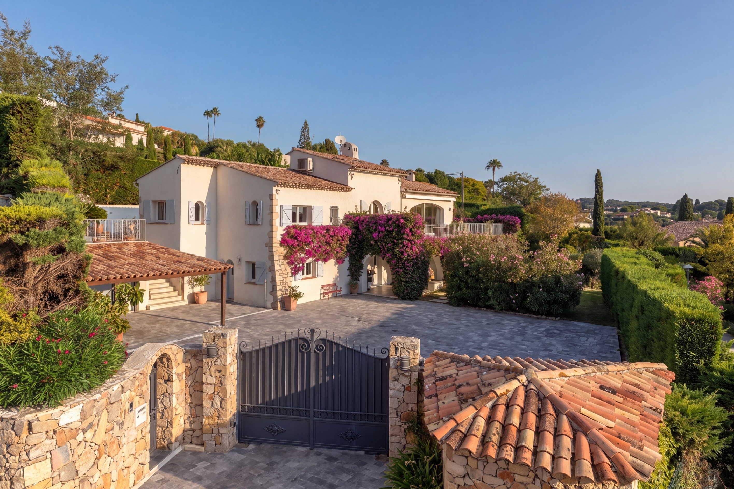  Golfe Juan, contemporary Provençal villa with pool and panoramic sea views - 物件實景