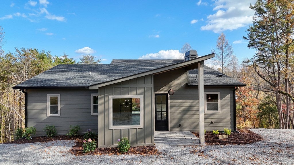Hayesville, North Carolina, 28904, United States, 3 Bedrooms Bedrooms, ,4 BathroomsBathrooms,Residential,For Sale,1839913