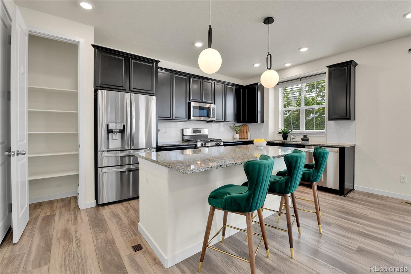 Littleton, Colorado, 80125, United States, 3 Bedrooms Bedrooms, ,3 BathroomsBathrooms,Residential,For Sale,1891675