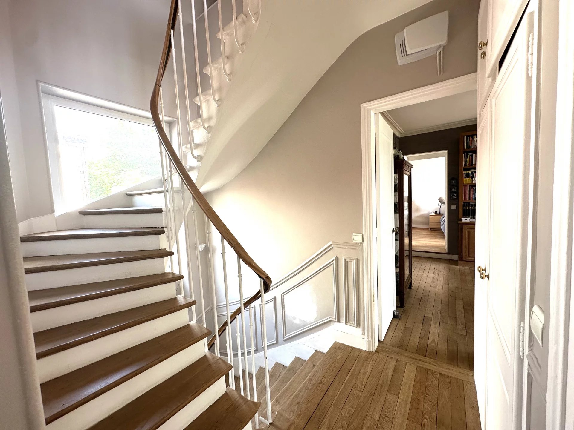 Le Vésinet, Île-de-France, 78110, FR, 6 Bedrooms Bedrooms, ,5 BathroomsBathrooms,Residential,For Sale,1994662