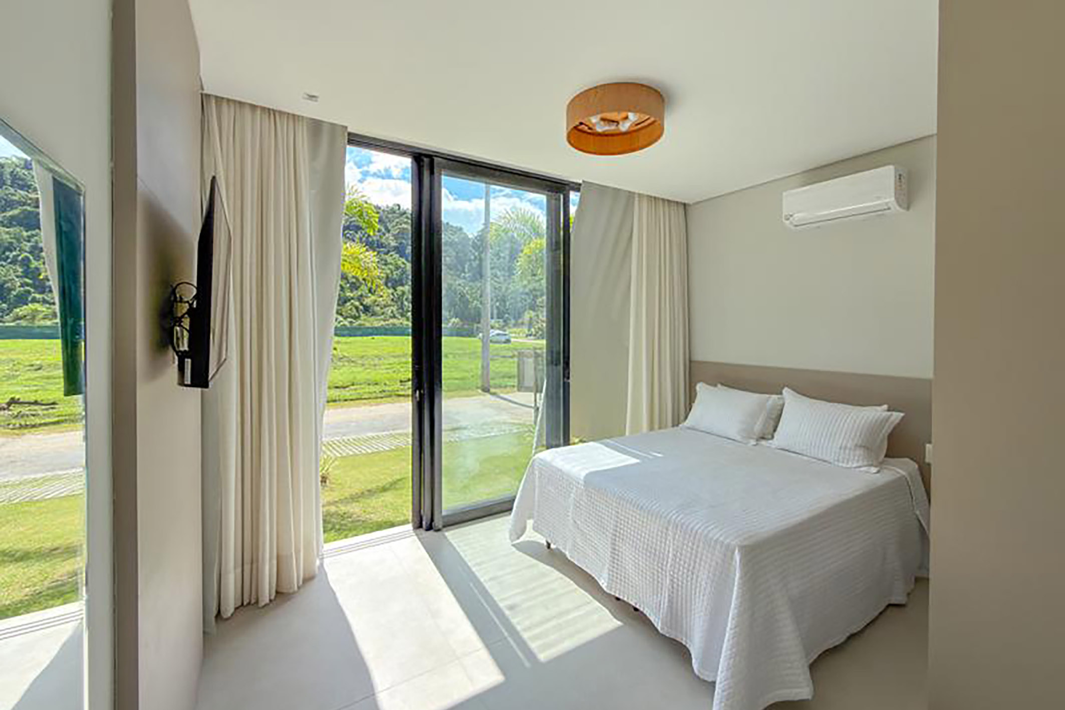 Contemporary residence with six suites in Frade Green, Angra dos Reis - 物件實景