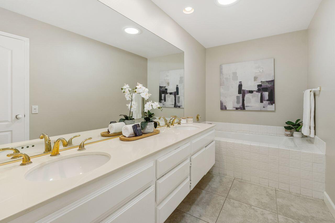 Rancho Mirage, California, 92270, United States, 3 Bedrooms Bedrooms, ,2 BathroomsBathrooms,Residential,For Sale,1999734