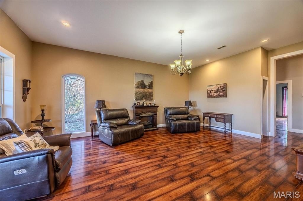 Lebanon, Missouri, 65536, United States, 4 Bedrooms Bedrooms, ,4 BathroomsBathrooms,Residential,For Sale,1976703