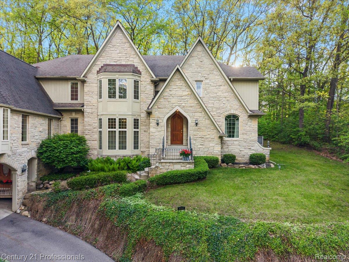 Clarkston, Michigan, 48346, United States, 4 Bedrooms Bedrooms, ,7 BathroomsBathrooms,Residential,For Sale,2048841