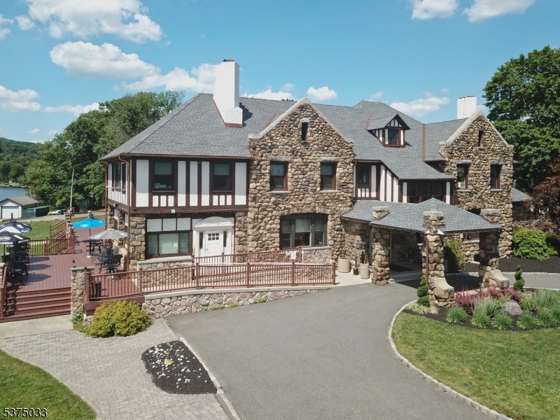 Rockaway Twp., New Jersey, 07866, United States, 3 Bedrooms Bedrooms, ,3 BathroomsBathrooms,Residential,For Sale,1906330