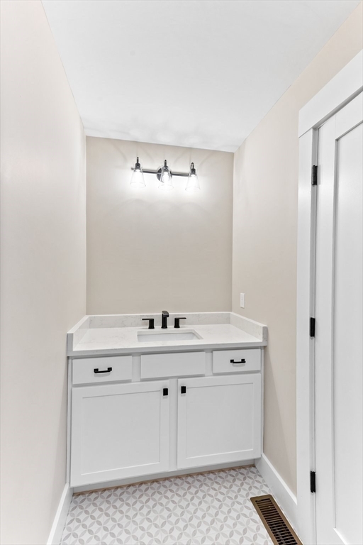 Brockton, Massachusetts, 02302, United States, 4 Bedrooms Bedrooms, ,3 BathroomsBathrooms,Residential,For Sale,1937310