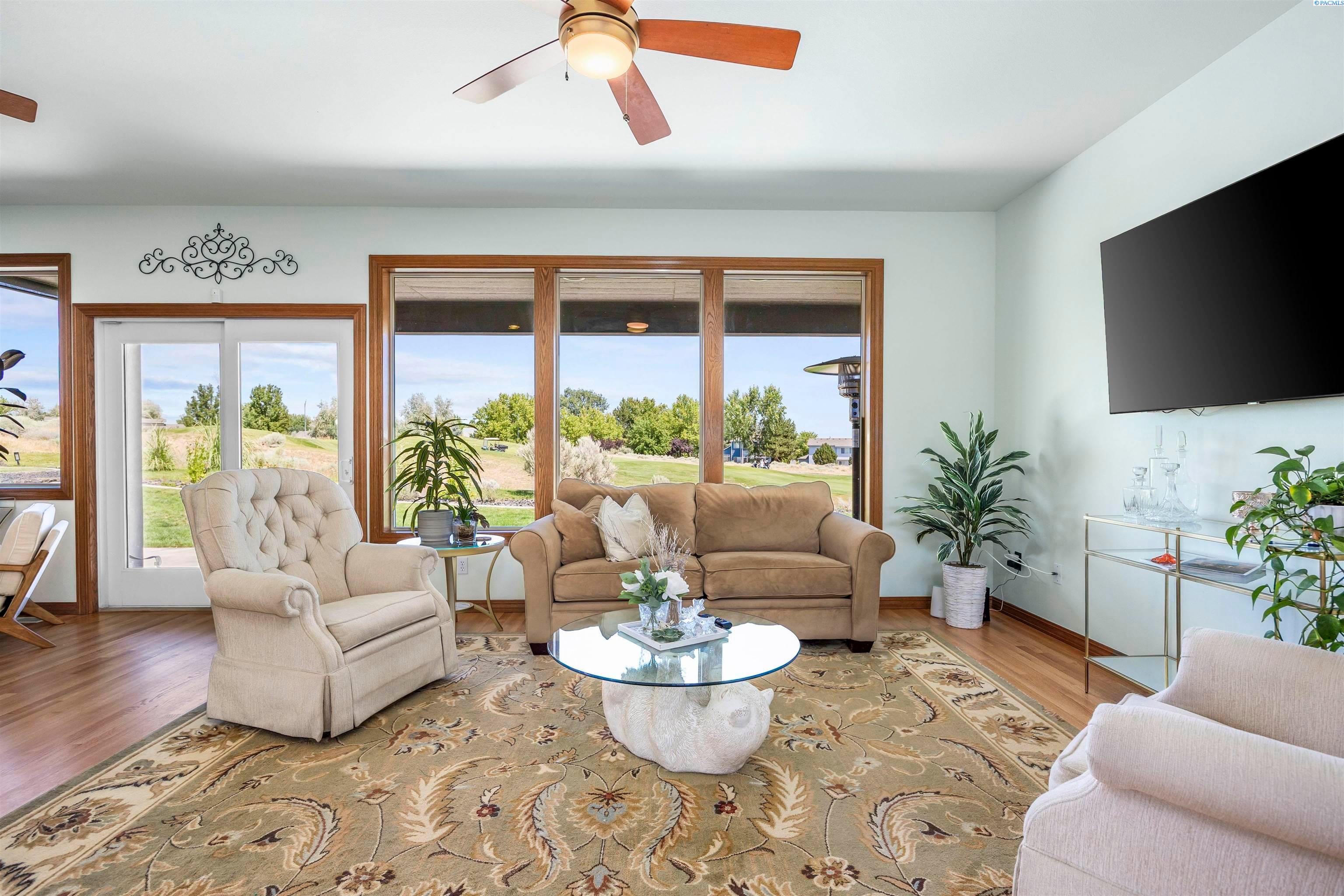 Richland, Washington, 99354, United States, 4 Bedrooms Bedrooms, ,3 BathroomsBathrooms,Residential,For Sale,1998079