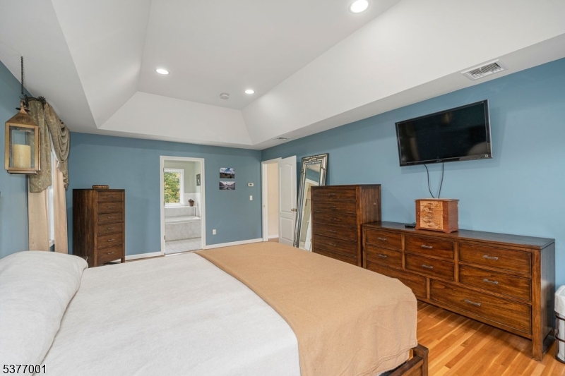 Newton Town, New Jersey, 07860, United States, 4 Bedrooms Bedrooms, ,3 BathroomsBathrooms,Residential,For Sale,1985191