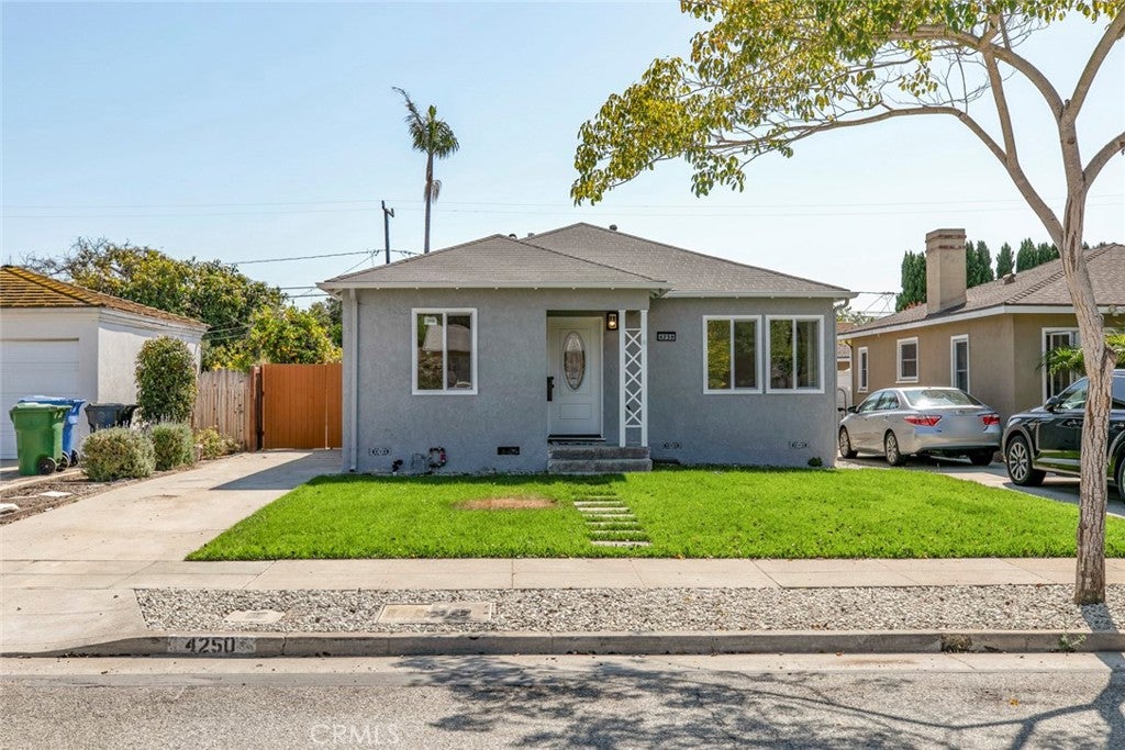 Los Angeles, California, 90066, United States, 3 Bedrooms Bedrooms, ,1 BathroomBathrooms,Residential,For Sale,1938749