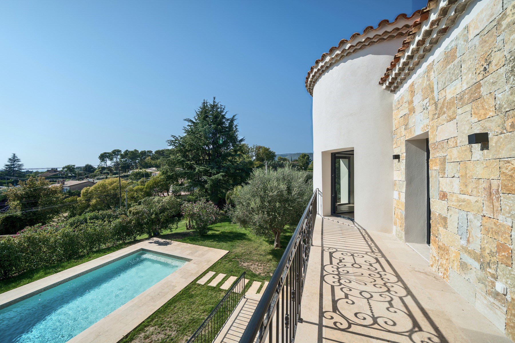  Renovated villa with swimming pool and large garage near Valbonne - 物件實景