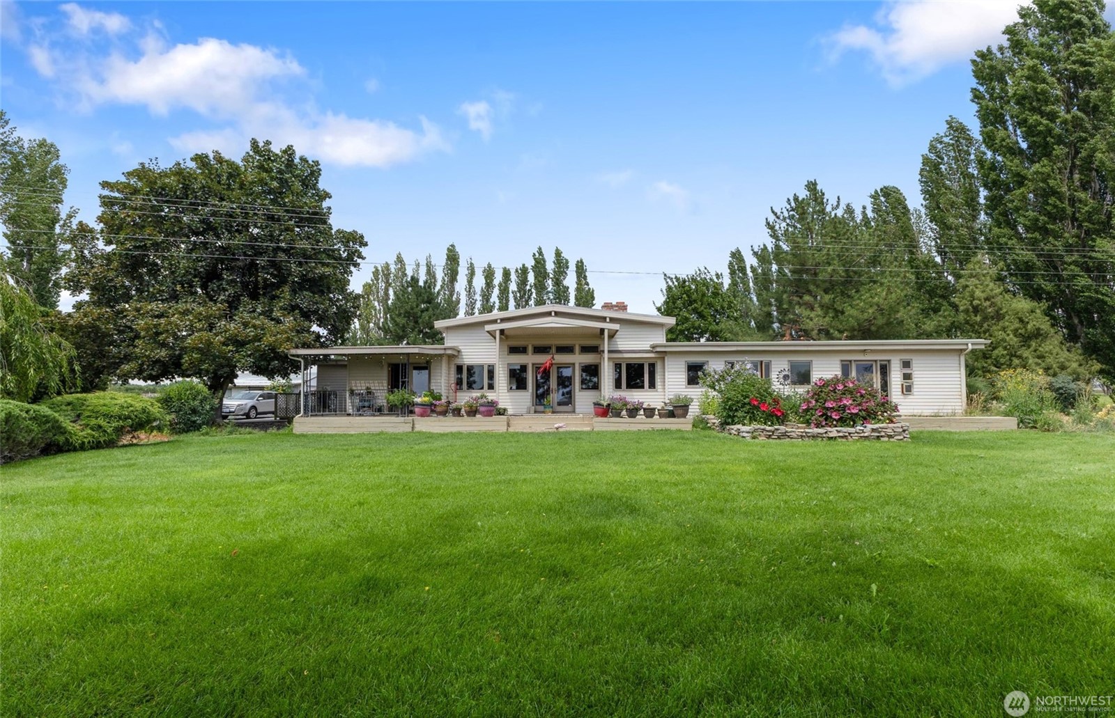 Moses Lake, Washington, 98837, United States, 4 Bedrooms Bedrooms, ,4 BathroomsBathrooms,Residential,For Sale,1904499
