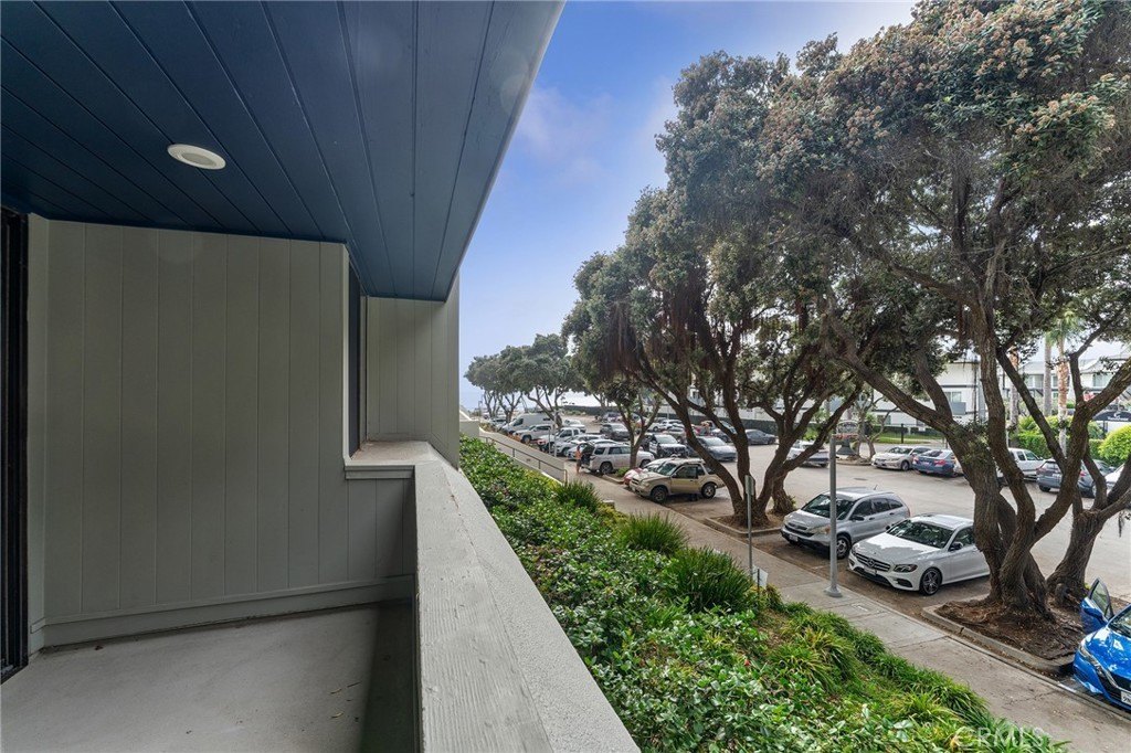 Ventura, California, 93001, United States, 2 Bedrooms Bedrooms, ,1 BathroomBathrooms,Residential,For Sale,1990388