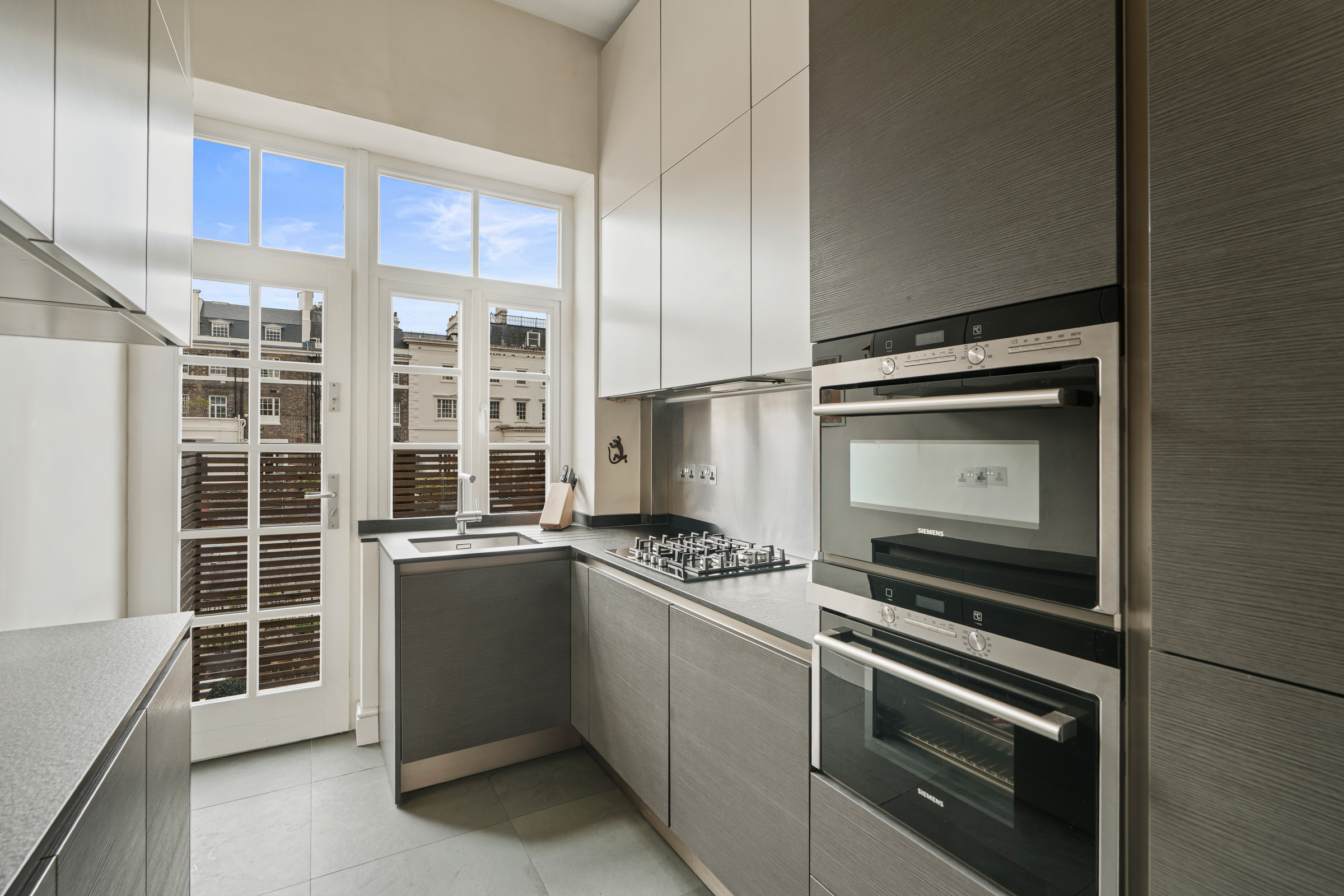  Refined three-bedroom apartment within a period building - 物件實景