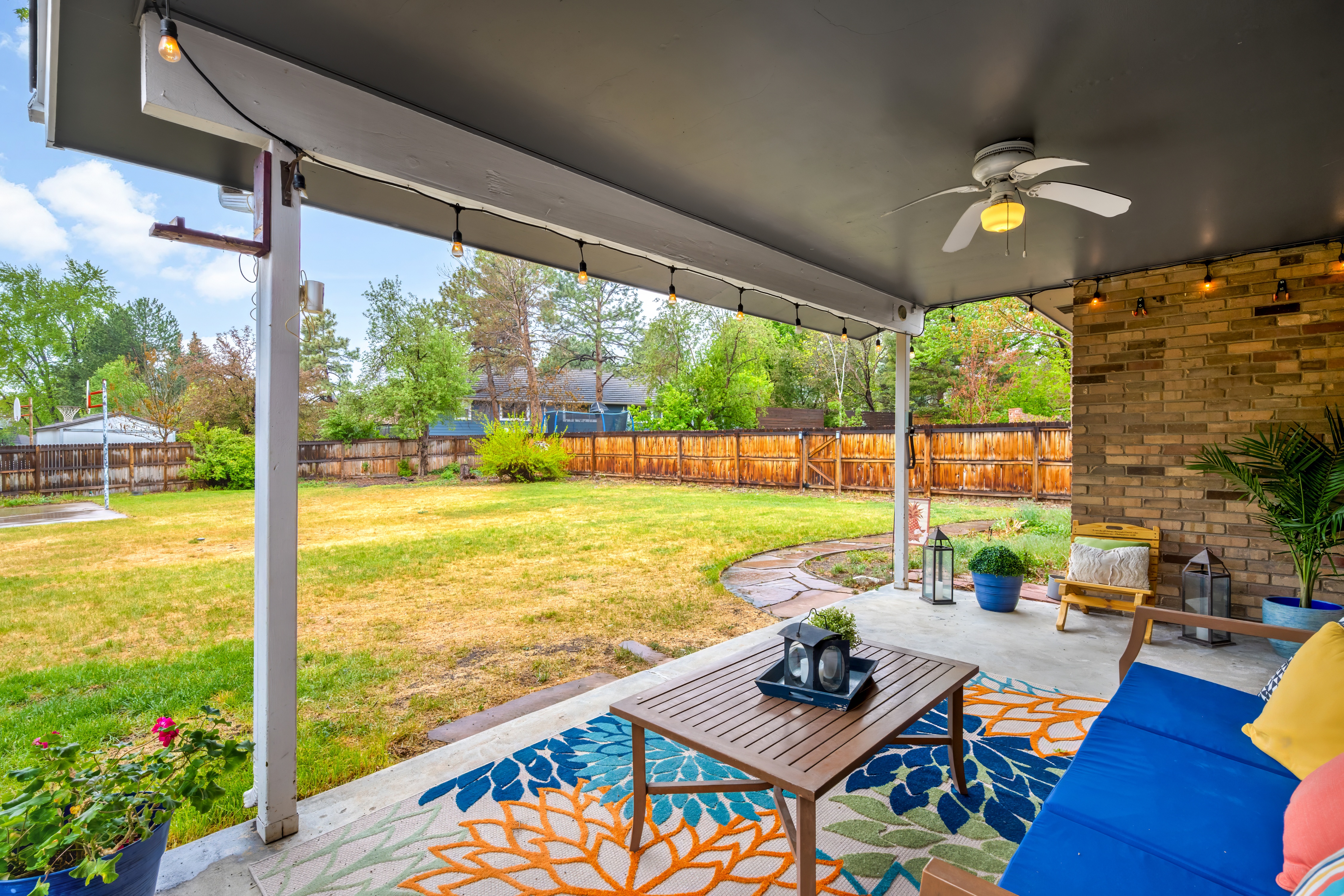  Beautifully Maintained Home in the Highly Desired Columbine Knolls Neighborhood - 物件實景