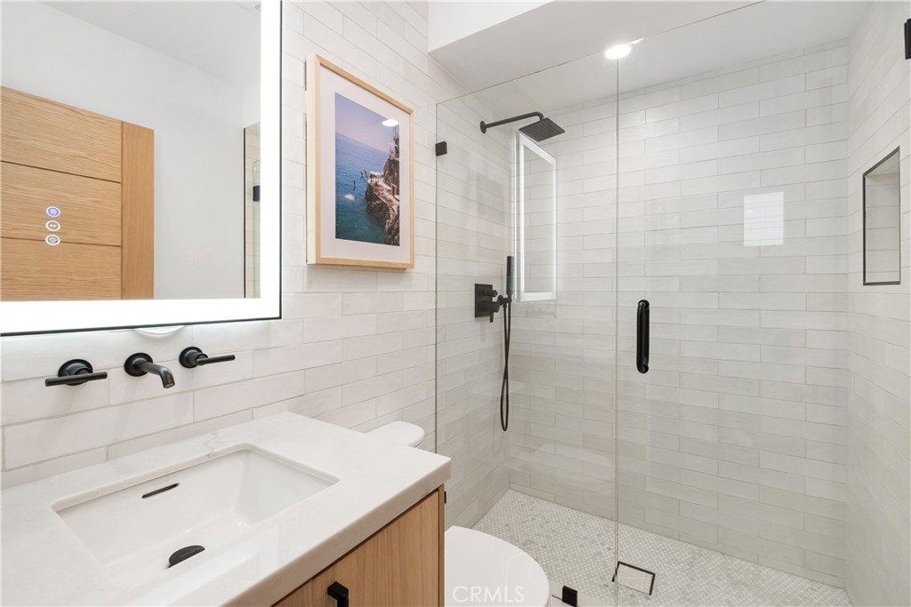 Newport Beach, California, 92663, United States, 5 Bedrooms Bedrooms, ,6 BathroomsBathrooms,Residential,For Sale,1993408