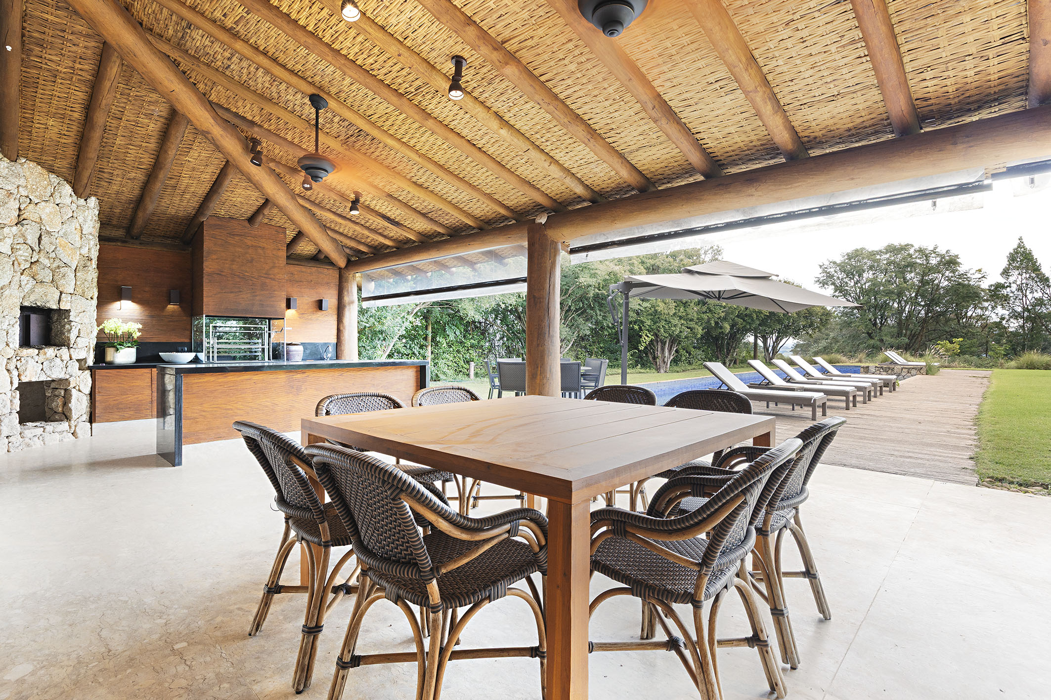  Farmhouse-Style Residence with Permanent Views of the Golf Course - 物件實景