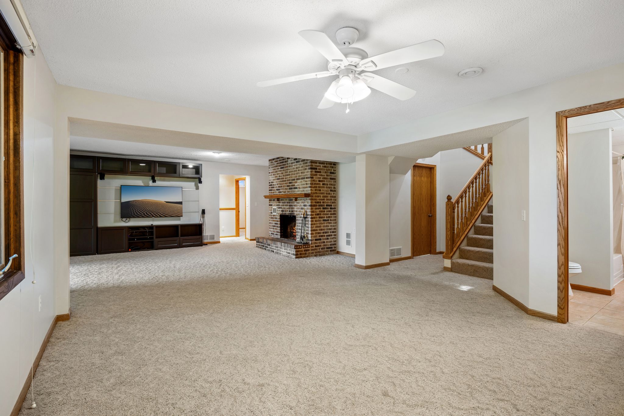  Exceptional Crystal Lake Retreat with Expansive Lakefront Living - 物件實景