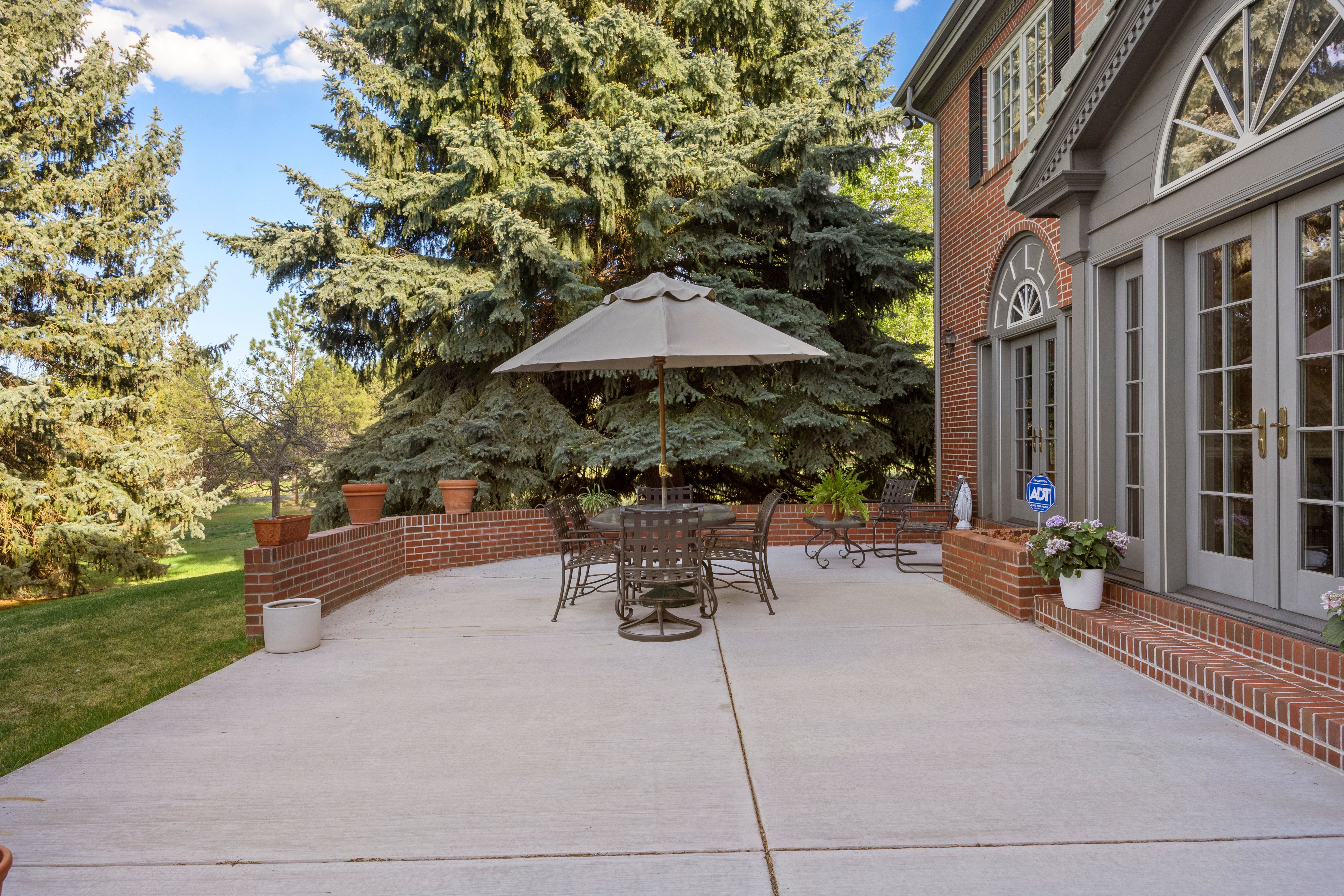  Exceptional Pennsylvania-Inspired Red Brick Colonial Revival - 物件實景