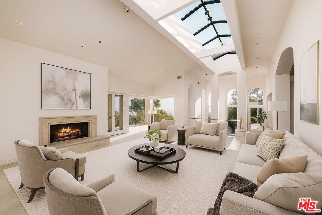 Beverly Hills, California, 90210, United States, 5 Bedrooms Bedrooms, ,4 BathroomsBathrooms,Residential,For Sale,1991118