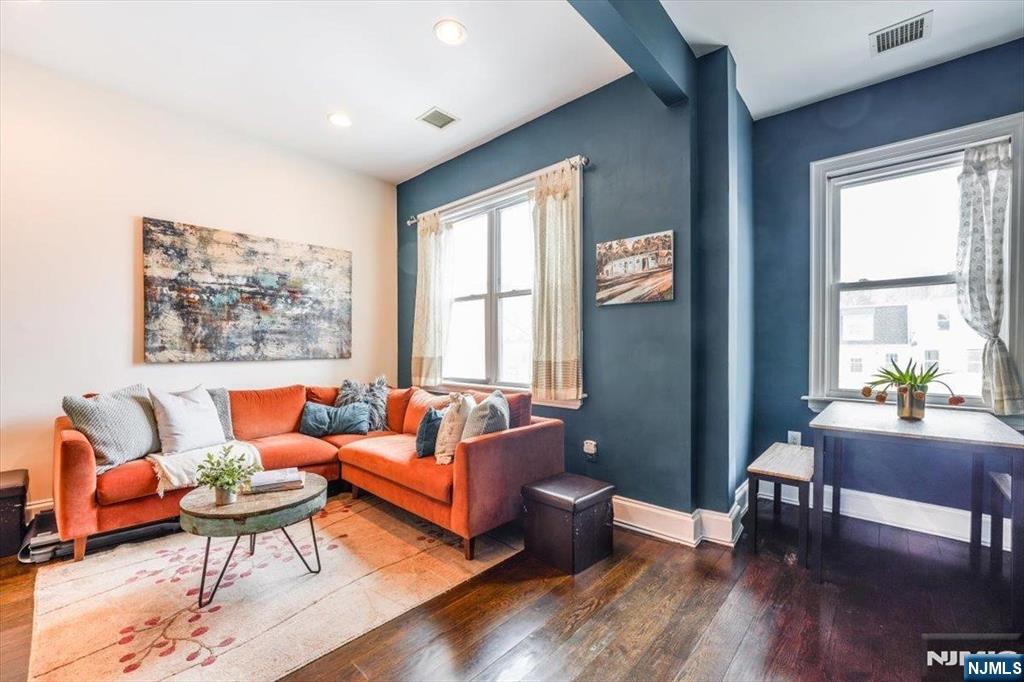 Jersey City, New Jersey, 07302, United States, 1 Bedroom Bedrooms, ,1 BathroomBathrooms,Residential,For Sale,1874019