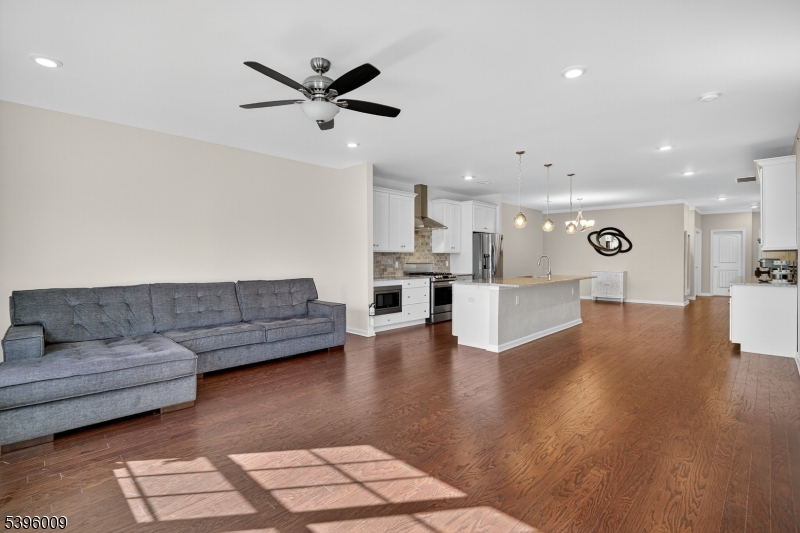 Sayreville Boro, New Jersey, 08859, United States, 2 Bedrooms Bedrooms, ,3 BathroomsBathrooms,Residential,For Sale,1989005