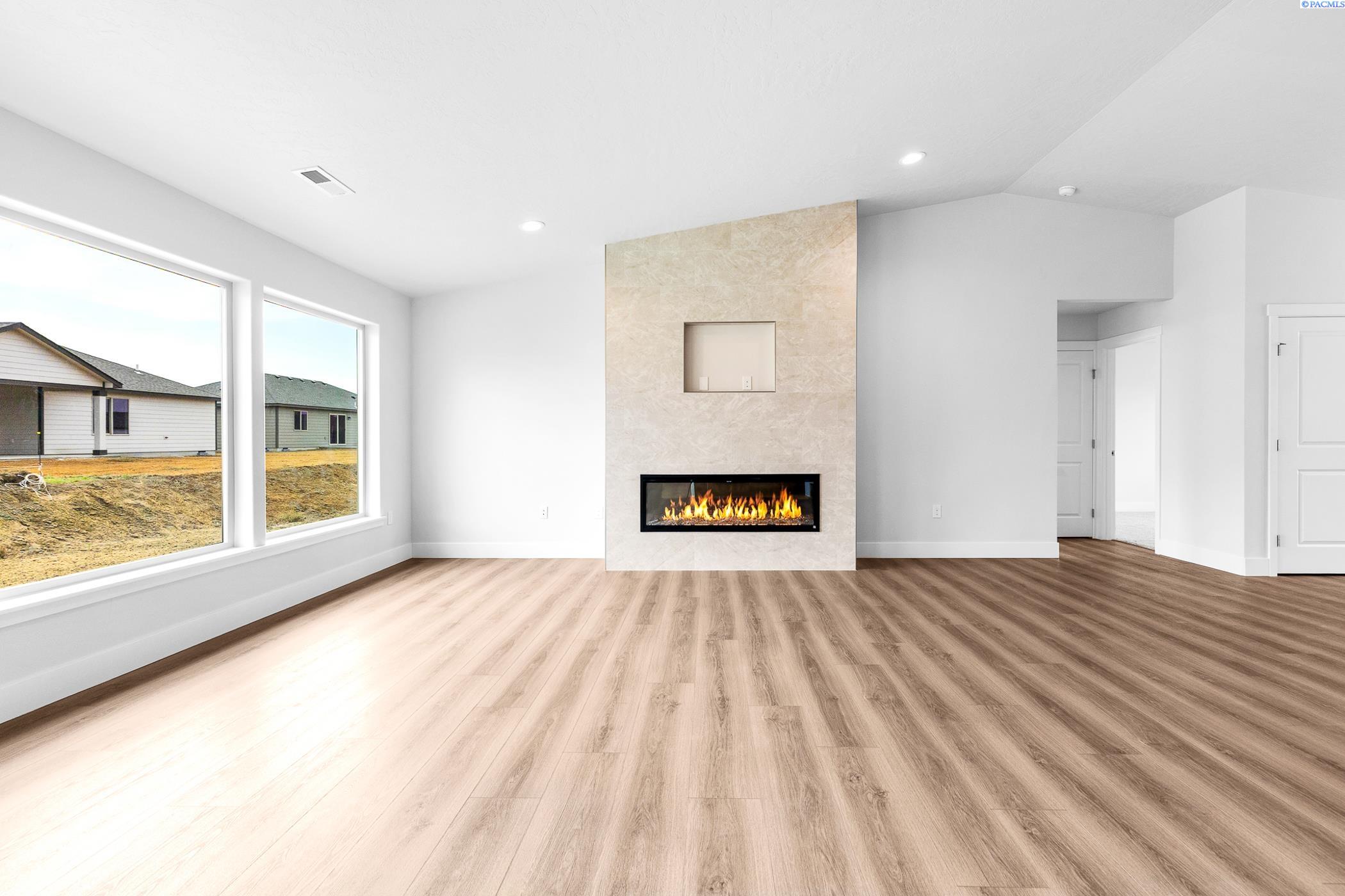 Pasco, Washington, 99301, United States, 4 Bedrooms Bedrooms, ,2 BathroomsBathrooms,Residential,For Sale,1892820