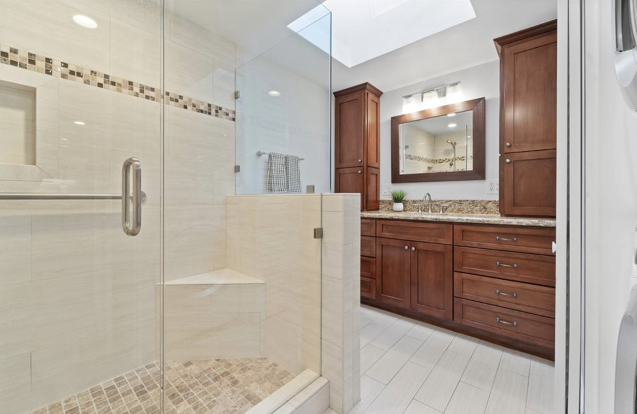 Seal Beach, California, 90740, United States, 2 Bedrooms Bedrooms, ,2 BathroomsBathrooms,Residential,For Sale,1996114