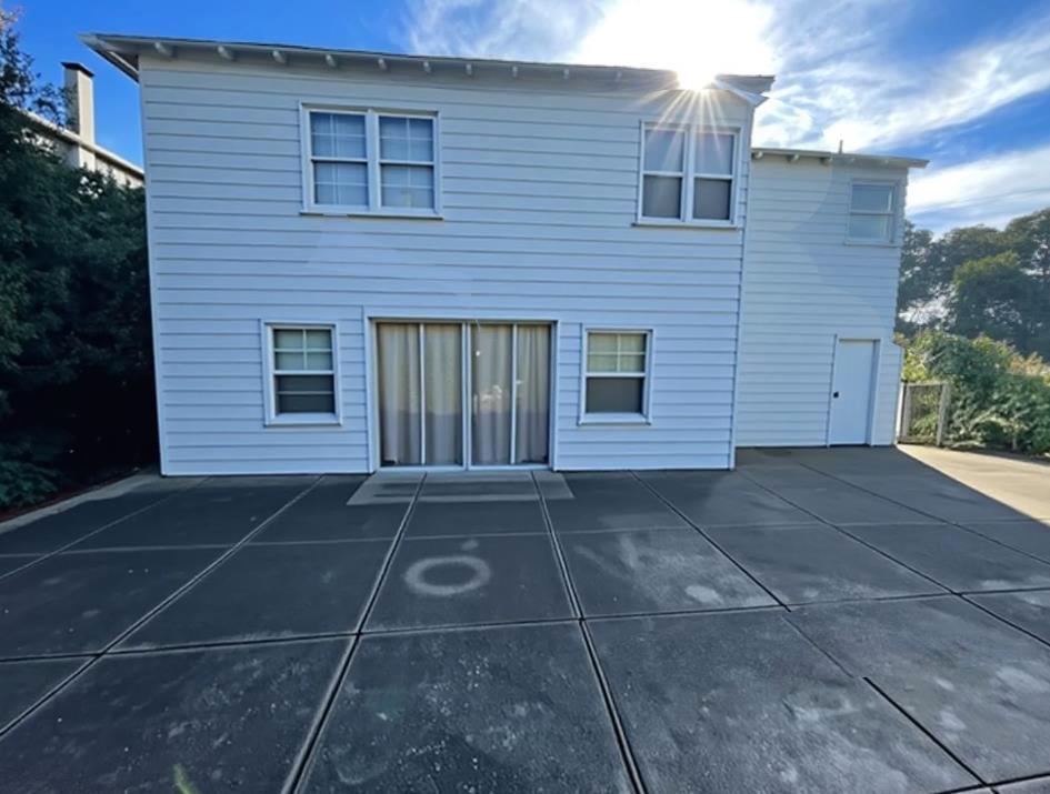 Oakland, California, 94605, United States, 3 Bedrooms Bedrooms, ,1 BathroomBathrooms,Residential,For Sale,2011144